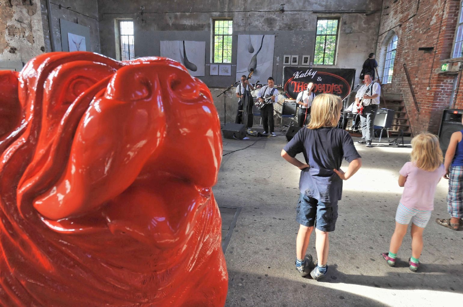 Grande figurine de chien bulldog américain - édition monochrome 2 Duża figura pies bulldog usa - edycja jednokolorowa