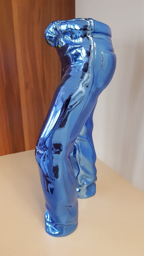 Jeansy - rzeźba dekoracyjna do wystroju 3 Jeansy - rzeźba dekoracyjna do wystroju