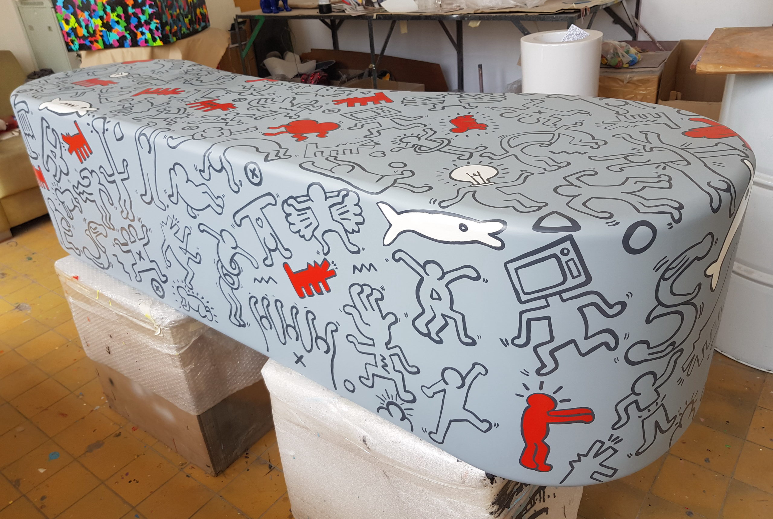 Ławka owalna z laminatu szklanego. 1 Ławka owalna z laminatu szklanego.