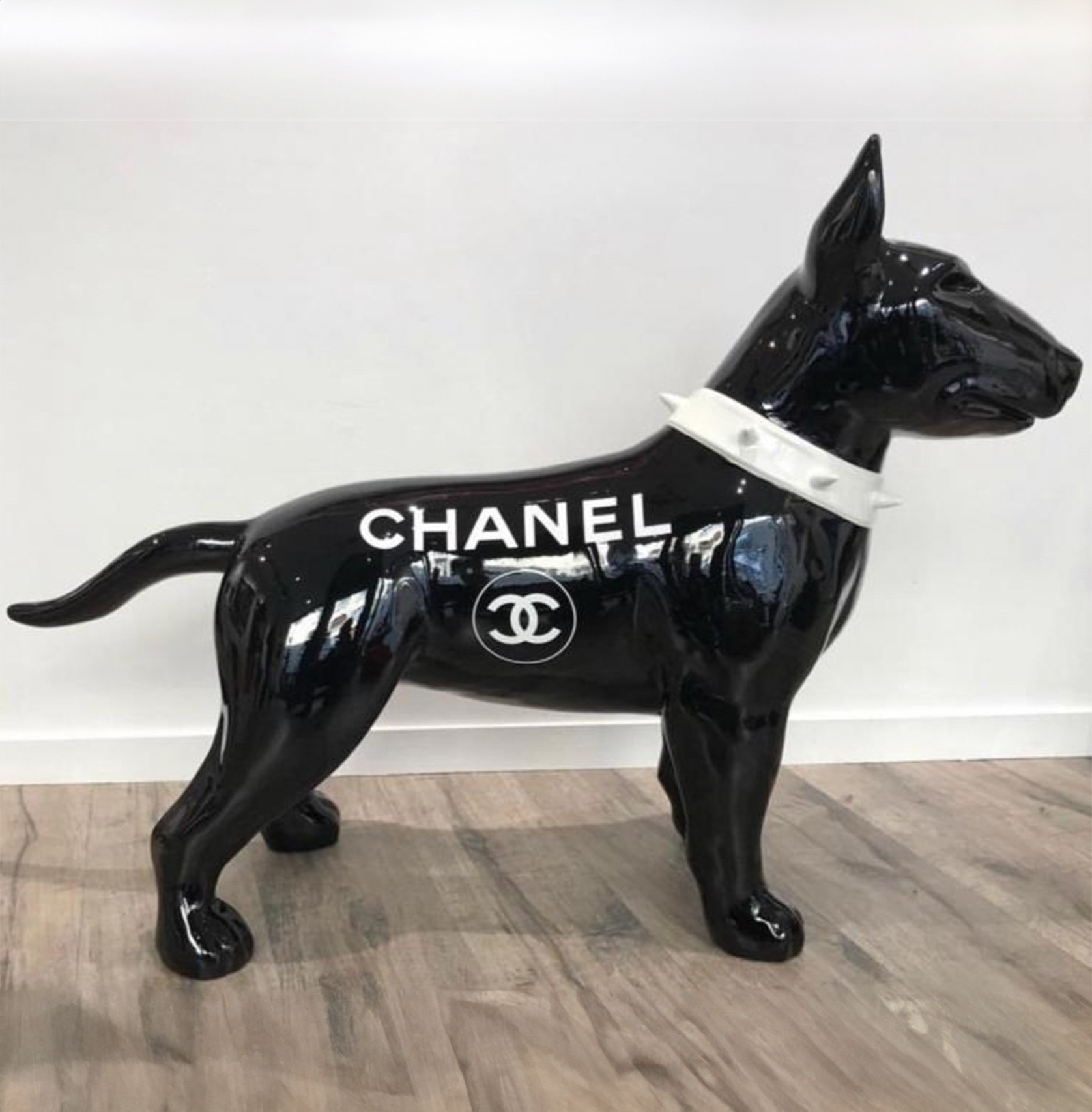 Figura dekoracyjna pies Bulterier stojący 1 Figura dekoracyjna pies Bulterier stojący