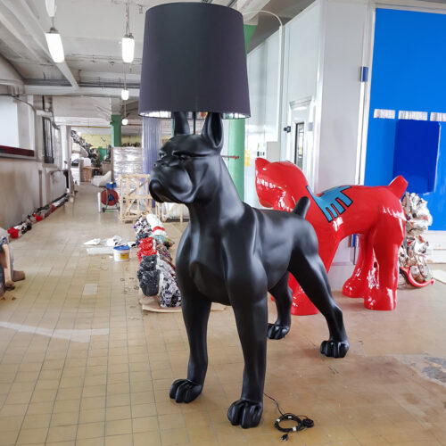 Lampa podłogowa - duża figura pies bokser