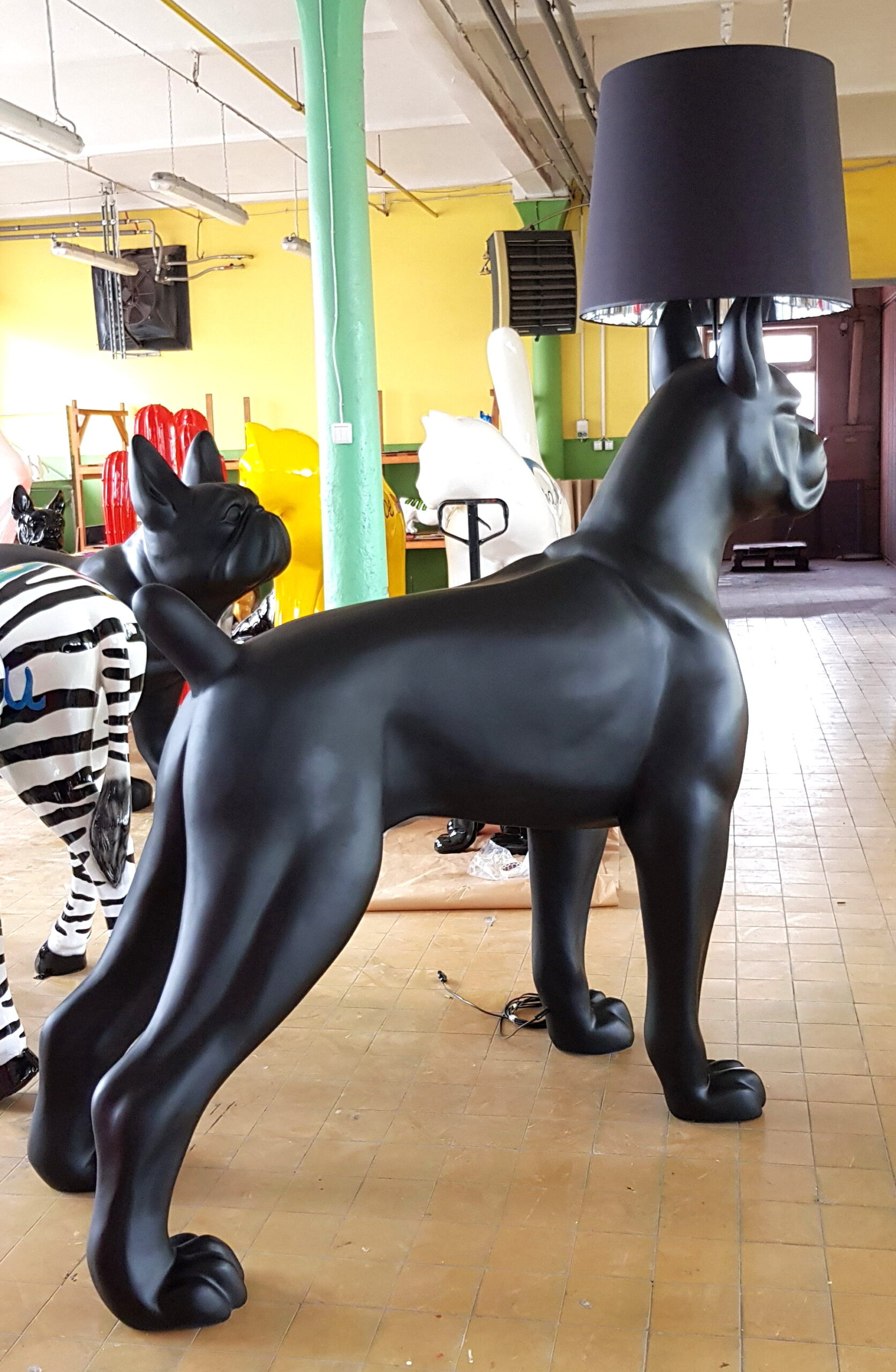 Lampa podłogowa - duża figura pies bokser 3 Lampa podłogowa - duża figura pies bokser