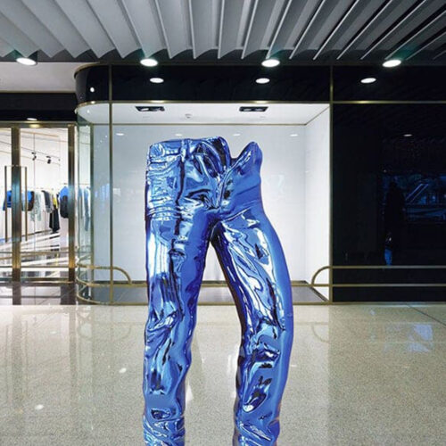 Jeansy - rzeźba dekoracyjna do wystroju