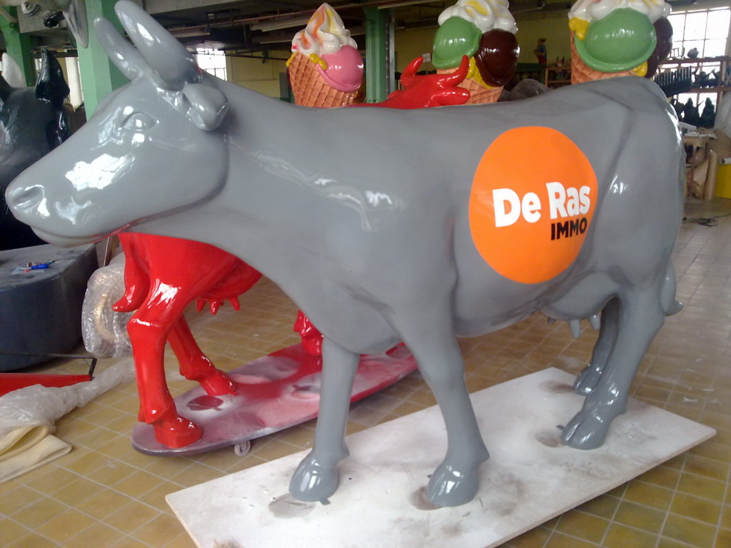 Publicité et figure décorative, grande vache lisse 18 Figura reklamowa i dekoracyjna, duża krowa gładka