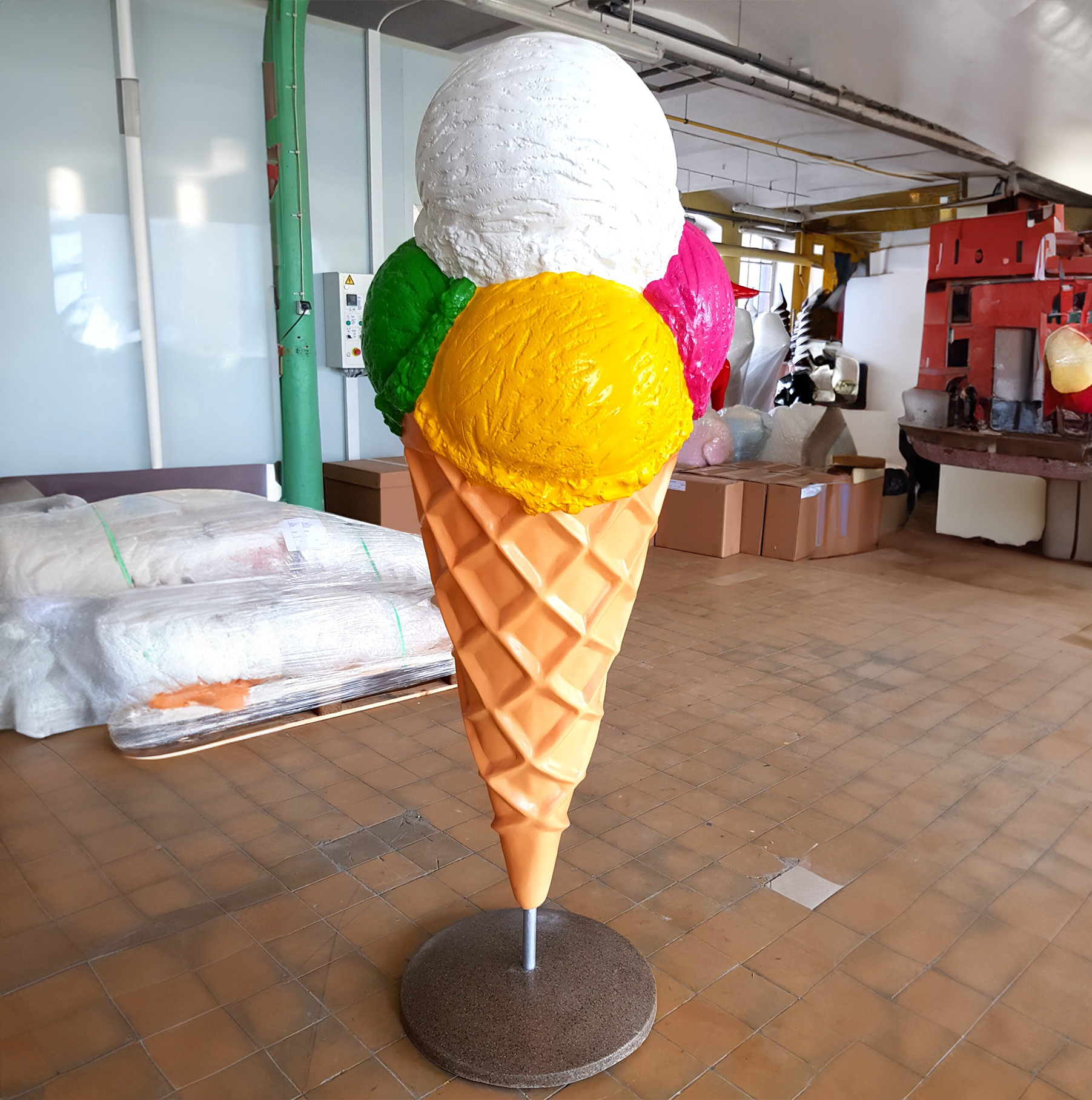 Grande figurine publicitaire de glace en cornet 1 Duża reklamowa figura loda gałkowego