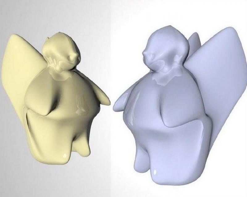 Dwie abstrakcyjne rzeźby przedstawiające anioły, jedna w kolorze żółtym, druga w kolorze niebieskim.