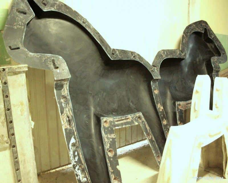 Chevaux de Dalécarlie artistiquement peints 4 Forma w kształcie konia.