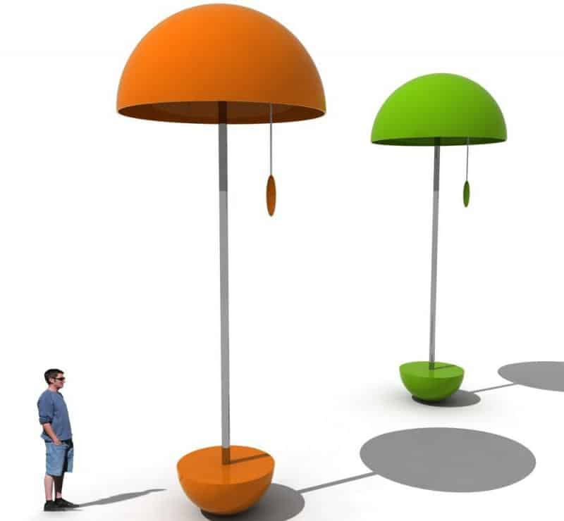 Lampes de festival 3 Dwie duże, nowoczesne lampy z pomarańczowym i zielonym abażurem, obok nich stoi człowiek.