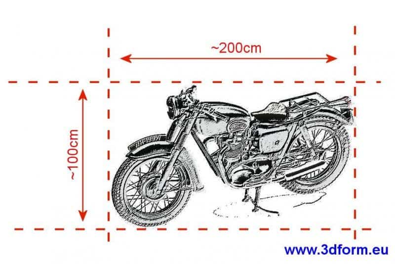Moto Iconique - Monument à Żagań 3 Motocykl z zaznaczonymi wymiarami: długość ~200 cm, wysokość ~100 cm, z adresem strony www.3dform.eu.