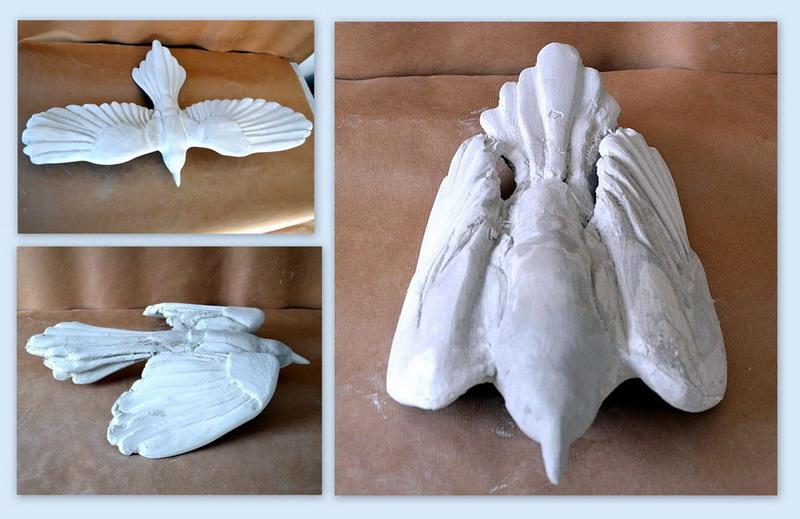 Trzy modele gipsowych ptaków przedstawione z różnych perspektyw.