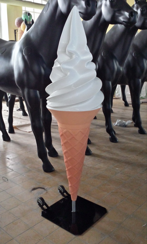 Petit Modèle de Glace Italienne 3 Mała reklamowa makieta loda włoskiego