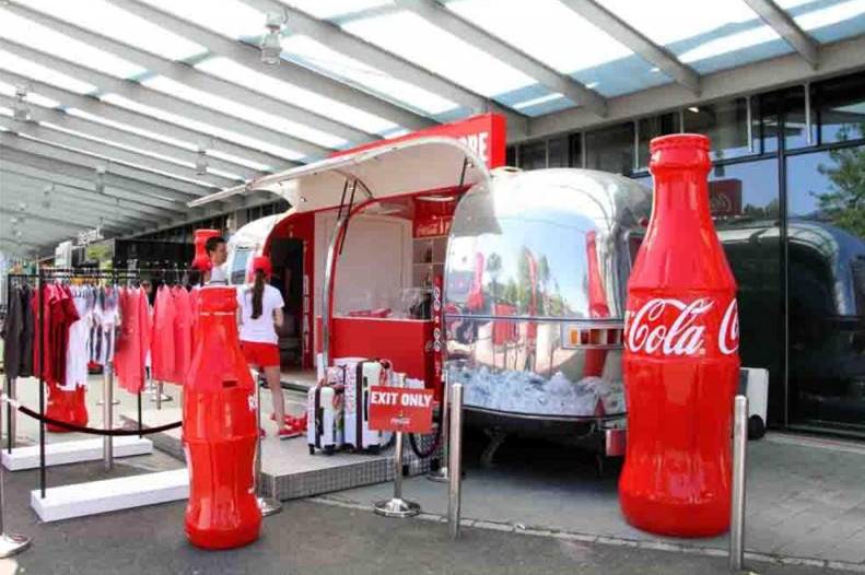 Figure publicitaire événementielle - Bouteille de Coca-Cola de 250 cm 2 Reklamowa figura eventowa - butelka Coca Cola 250cm