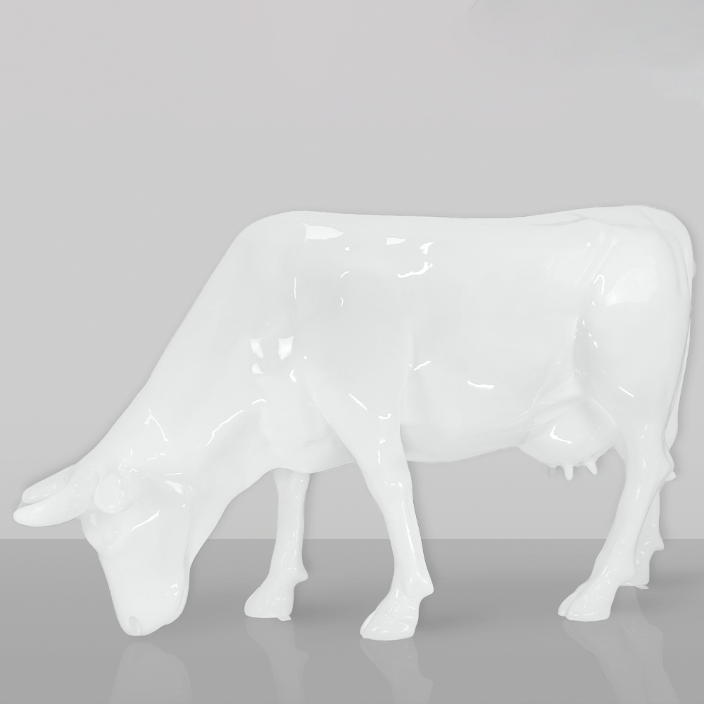 Duża figura krowa z głową w dół - wersja jednokolorowa. 3 Duża figura krowa z głową w dół - wersja jednokolorowa. – Image 3