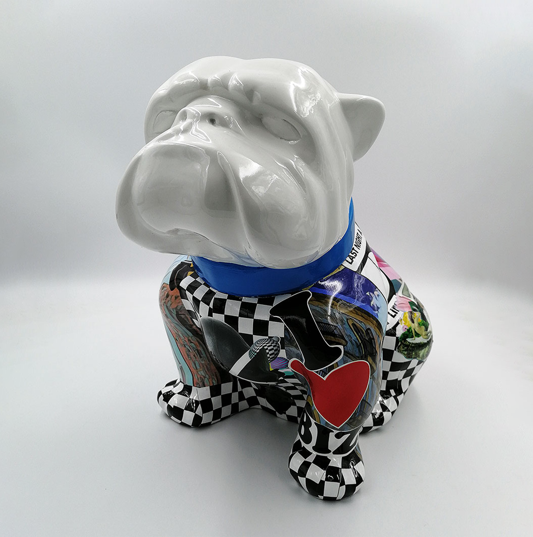 Chien Bulldog Angelo 60cm - Amour 1 pies Bulldog Angelo 60cm - Love