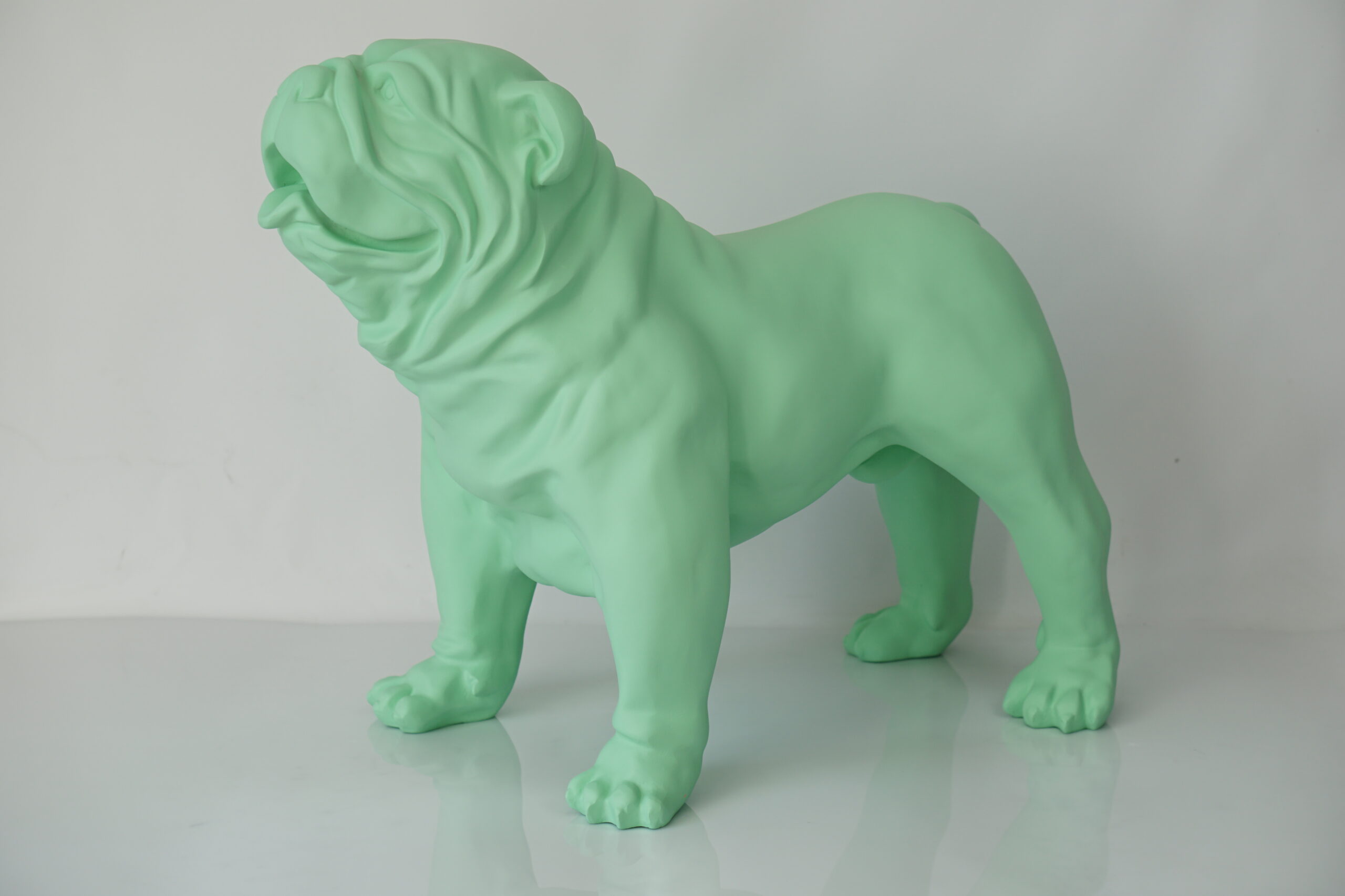 Figurine décorative chien bulldog américain moyen, pastel - vert 1 Figura dekoracyjna pies bulldog usa średni, pastelowy - zielony