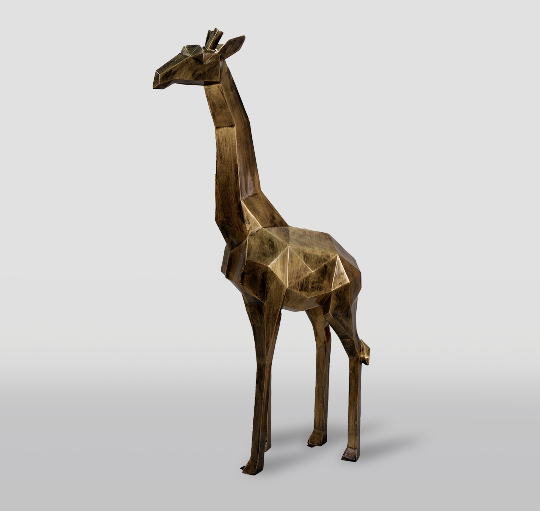 Une grande figure de girafe géométrique du stratifié - patine 1 Duża figura żyrafa geometryczna z laminatu - patyna