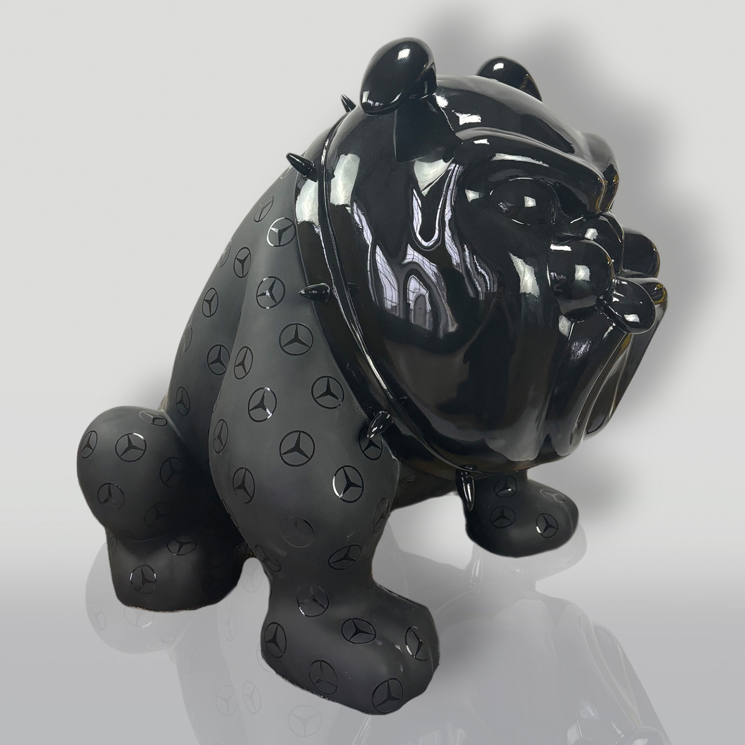 Chien Bulldog Avella 55 cm - Logo Mercedes 3 Pies bulldog avella 55 cm - logo mercedes