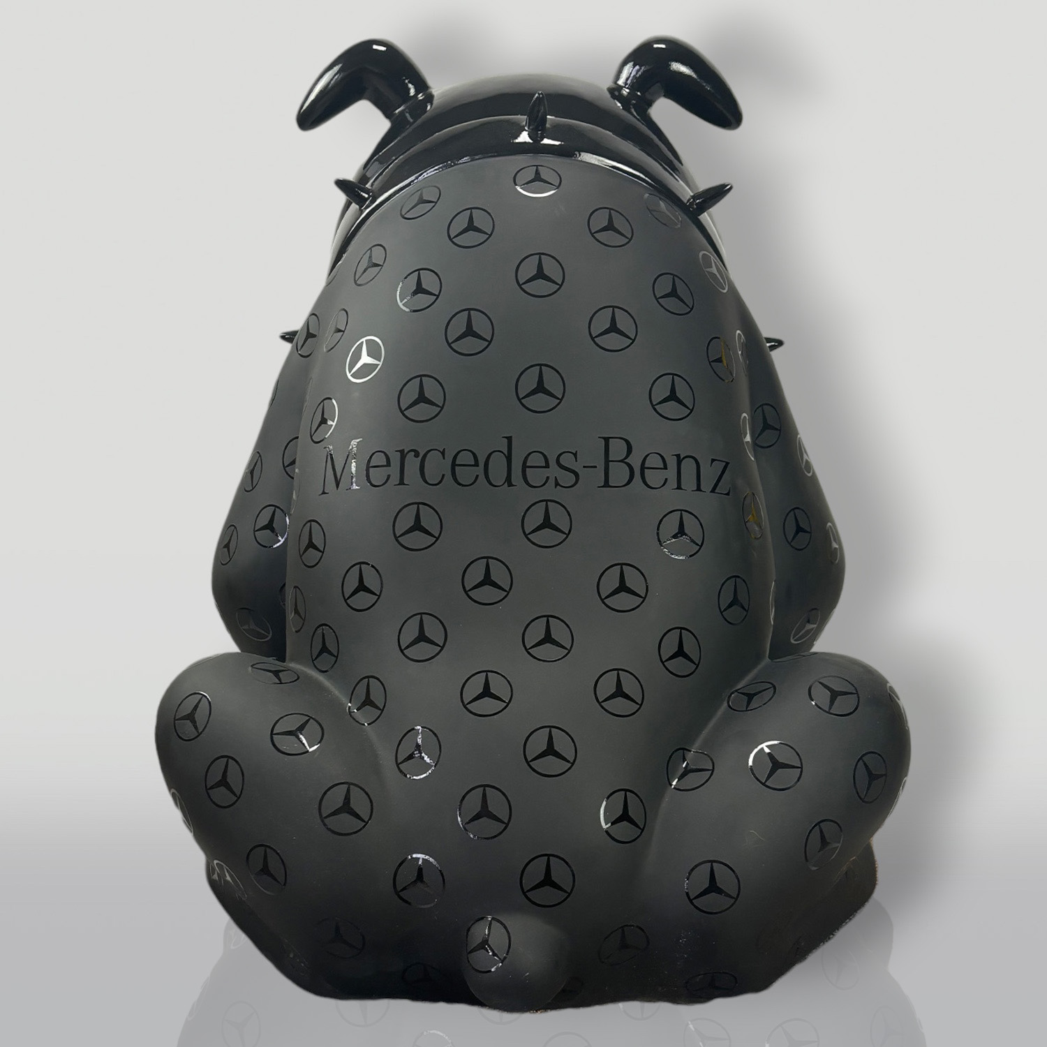 Chien Bulldog Avella 55 cm - Logo Mercedes 2 Pies bulldog avella 55 cm - logo mercedes