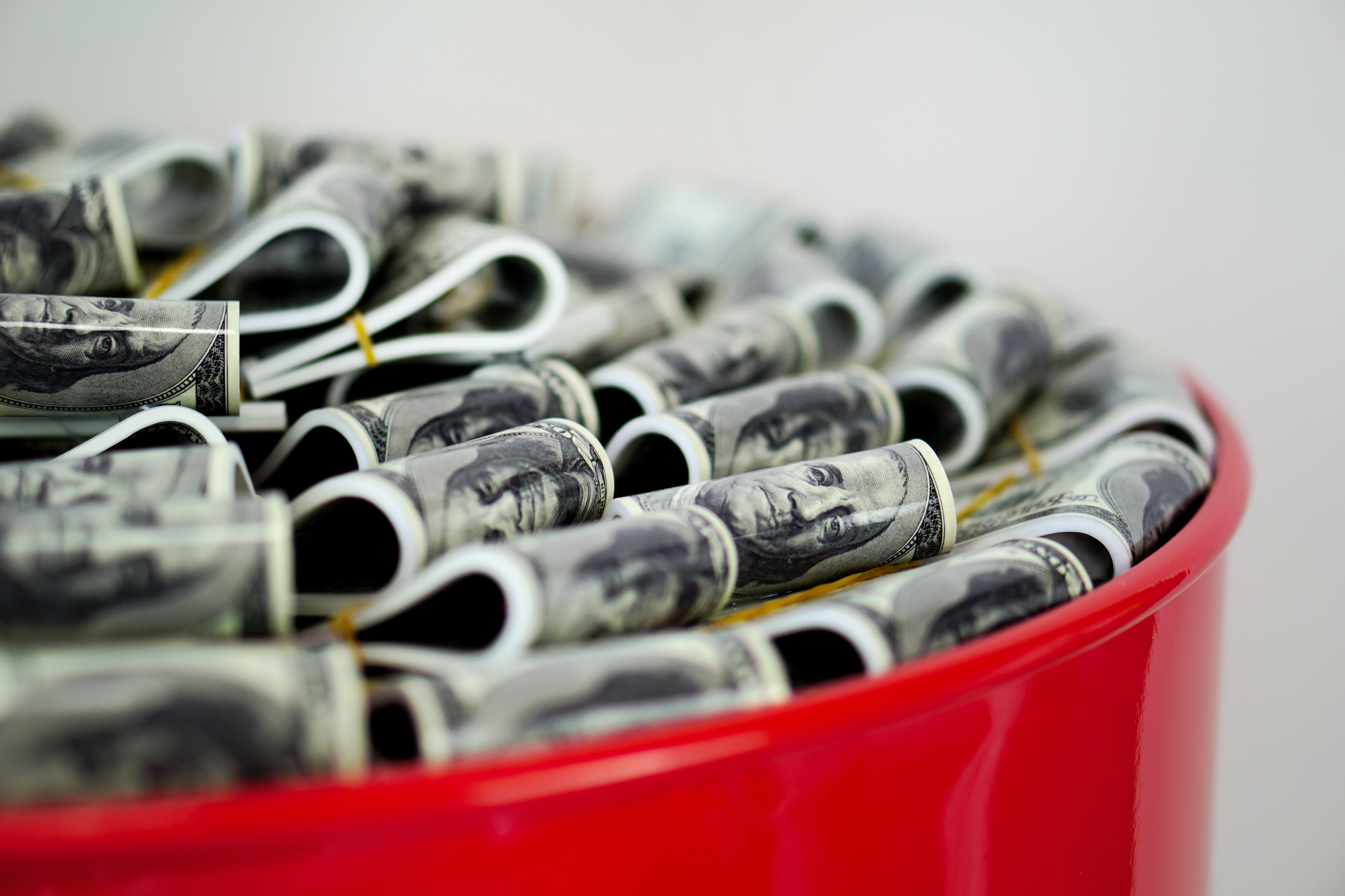 Petite Barrique avec des Dollars - Peinture + Logo 2 Petite Barrique avec des Dollars - Peinture + Logo – Image 2