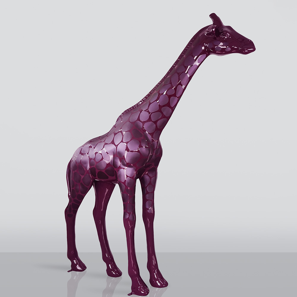 Grande Figurine de Girafe Grandeur Nature – Taches Violettes 1 Grande Figurine de Girafe Grandeur Nature – Taches Violettes