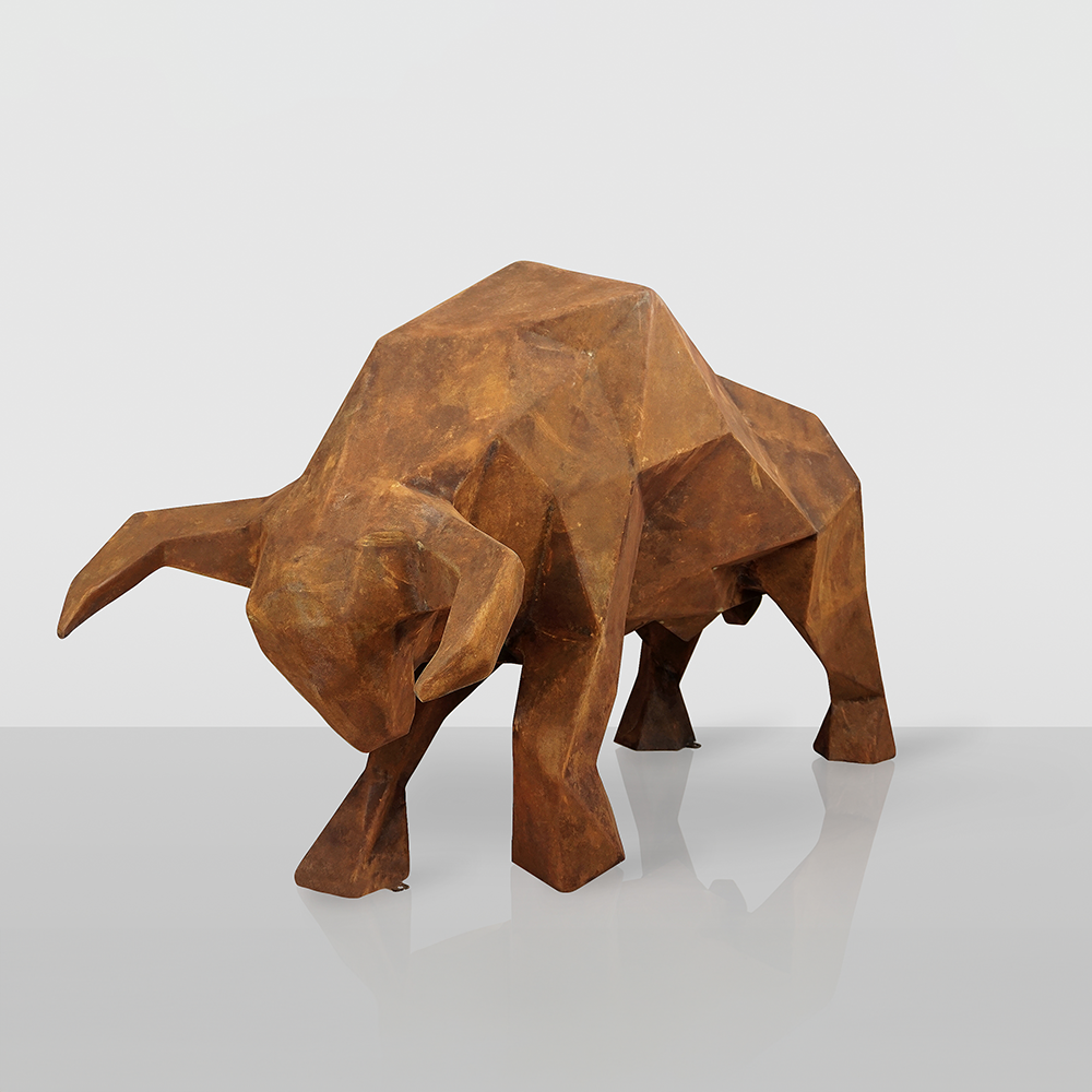 Grande Figurine de Taureau Géométrique – Effet Rouille