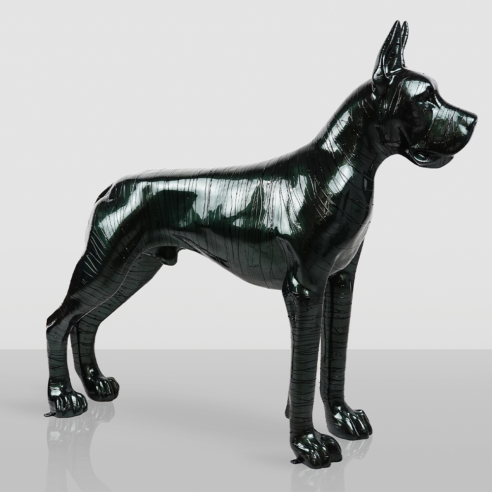 Dog Allemand Vert Recouvert de Peinture