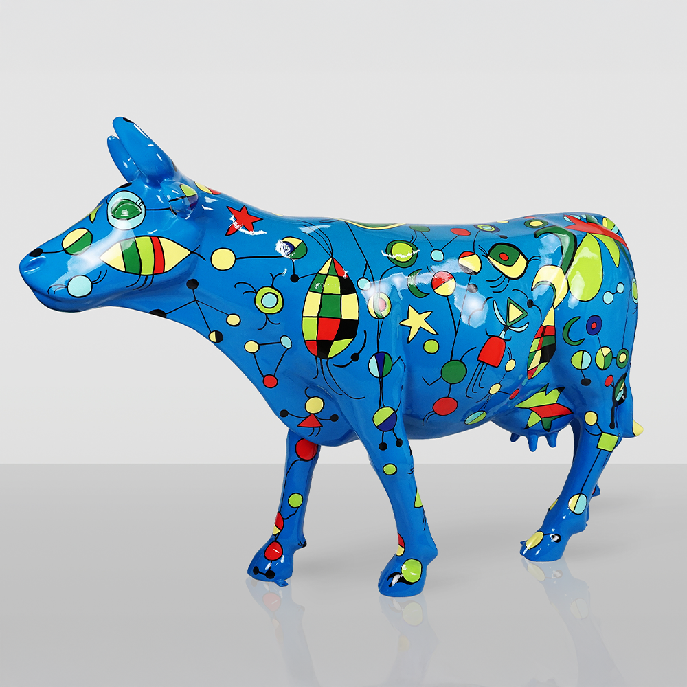 Grande Sculpture – Vache Bleue Peinte à la Main avec des Motifs Artistiques